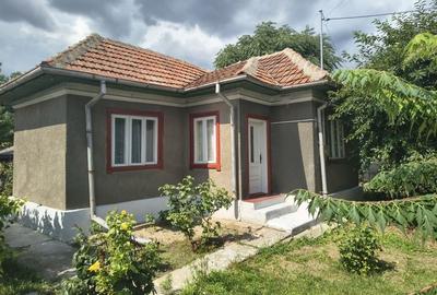 Casă cu 4 camere în Adâncata
