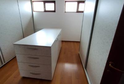 Casă cu 5 camere cu Teren 1052 Mp în Livada - 11