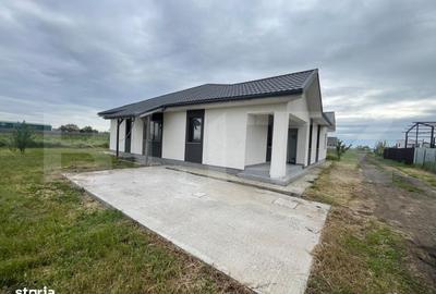 Casă cu 3 camere în Vânători