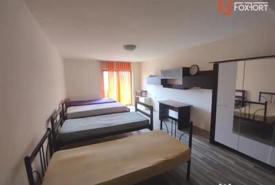 Casă cu 9 camere cu Teren 300 Mp în Dumbrăvița