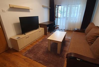 Apartament cu 2 camere decomandat în Trocadero