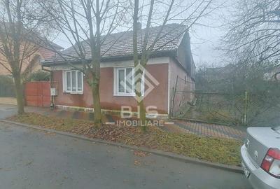 Casă individuală cu 4 camere cu Canalizare în Central