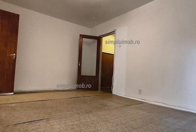 Apartament cu 3 camere semidecomandat în Berceni