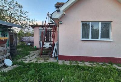 Casă cu 3 camere cu Teren 1900 Mp în Central