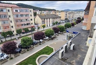 Apartament cu 3 camere decomandat în Central - 1