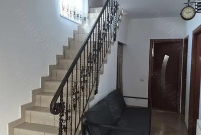 Casă cu 4 camere cu Teren 427 Mp în Central - 1