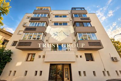 Apartament cu 3 camere semidecomandat în P-ța Victoriei