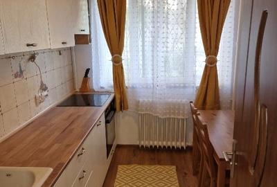 Apartament cu 3 camere semidecomandat, mobilat în Dristor