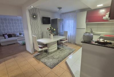 Apartament cu 3 camere decomandat în Movilei