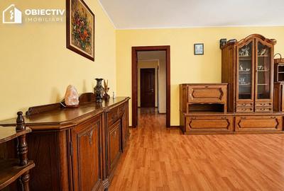 Apartament cu 3 camere semidecomandat în Central