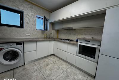 Casă cu 9 camere cu Teren 130 Mp în Centrul Civic