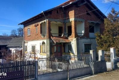 Casă cu 3 camere în Stănești