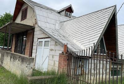 Casă individuală cu 3 camere cu Teren 1095 Mp în Central