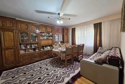 Apartament cu 3 camere decomandat, mobilat în Săsar