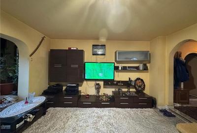 Apartament cu 3 camere decomandat în Vlădeasa - 6