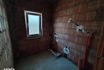 Casă cu 3 camere cu Teren 300 Mp în Moșnița Nouă