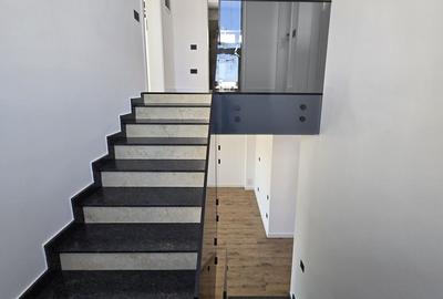 Casă cu 5 camere cu Teren 540 Mp în Corbeanca