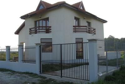 Casă cu 4 camere cu Canalizare în Străulești - 1