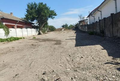 Teren de 1000 mp, în Malu Mare
