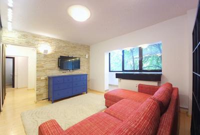 Apartament cu 2 camere decomandat în P-ța Victoriei