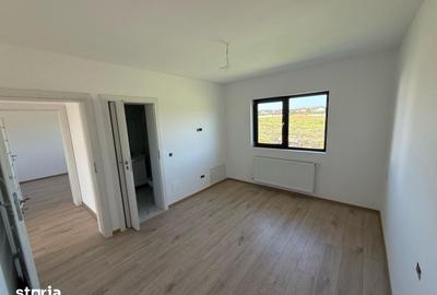 Casă cu 5 camere cu Teren 490 Mp în Păulești - 1