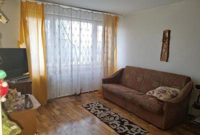 Apartament cu 3 camere semidecomandat în Ștefan cel Mare