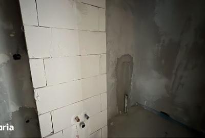 Apartament cu 3 camere semidecomandat în Florești - 1