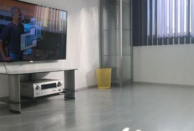 Apartament cu 3 camere semidecomandat în Gara de Nord