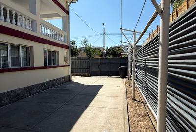 Casă cu 5 camere cu Teren 200 Mp în Apărătorii Patriei