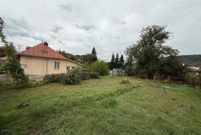 Casă cu 3 camere cu Teren 500 Mp în Central - 2