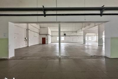 Spațiu comercial, de 1,500 mp, în Central - 7