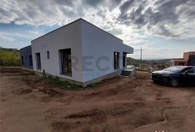 Casă cu 4 camere cu Teren 650 Mp în Paleu - 2