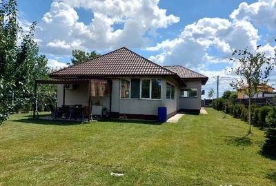 Casă cu 3 camere în Ciorogârla