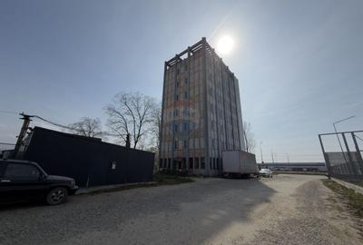 Hotel/Pensiune, de 1,700 mp, în Est - 16