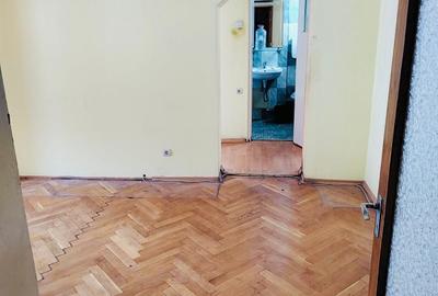 Apartament cu 4 camere semidecomandat în Central - 2