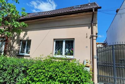 Casă individuală cu 7 camere cu Canalizare în Central - 3