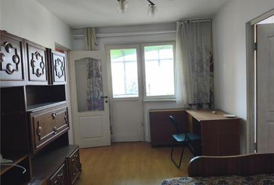 Apartament cu 3 camere semidecomandat în Mureșeni