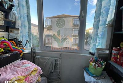 Apartament cu 3 camere semidecomandat în Iosia
