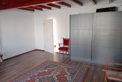 Apartament cu 2 camere decomandat în Florești
