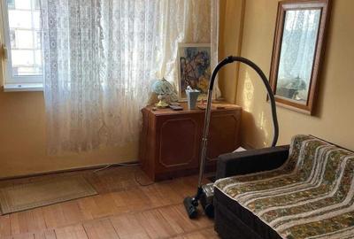 Apartament cu 3 camere semidecomandat în Exterior Vest
