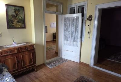 Casă cu 2 camere în Central