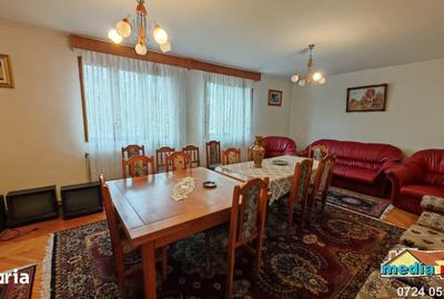 Casă cu 4 camere cu Teren 2422 Mp în Foltești