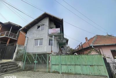 Casă cu 6 camere cu Teren 1413 Mp în Central