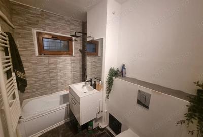 Apartament cu 2 camere decomandat în CET - 9