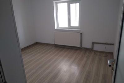 Apartament cu 2 camere decomandat în Zăvoaia - 2