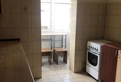 Apartament cu 3 camere decomandat în Baba-Dochia