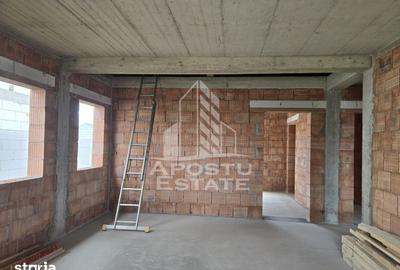 Casă cu 3 camere cu Canalizare în Central - 1