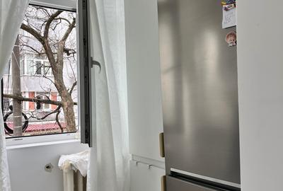 Apartament cu 2 camere decomandat în Nicolina