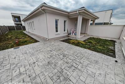 Duplex cu 3 camere cu Canalizare în Remetea Mare - 14