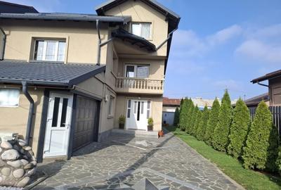 Casă cu 4 camere decomandat în Central